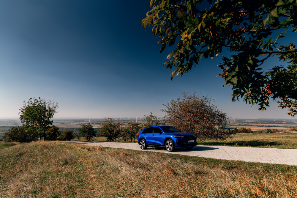 2025 Audi SQ5 TFSI quattro test